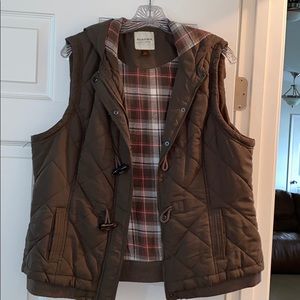 Brown vest with hood and pockets